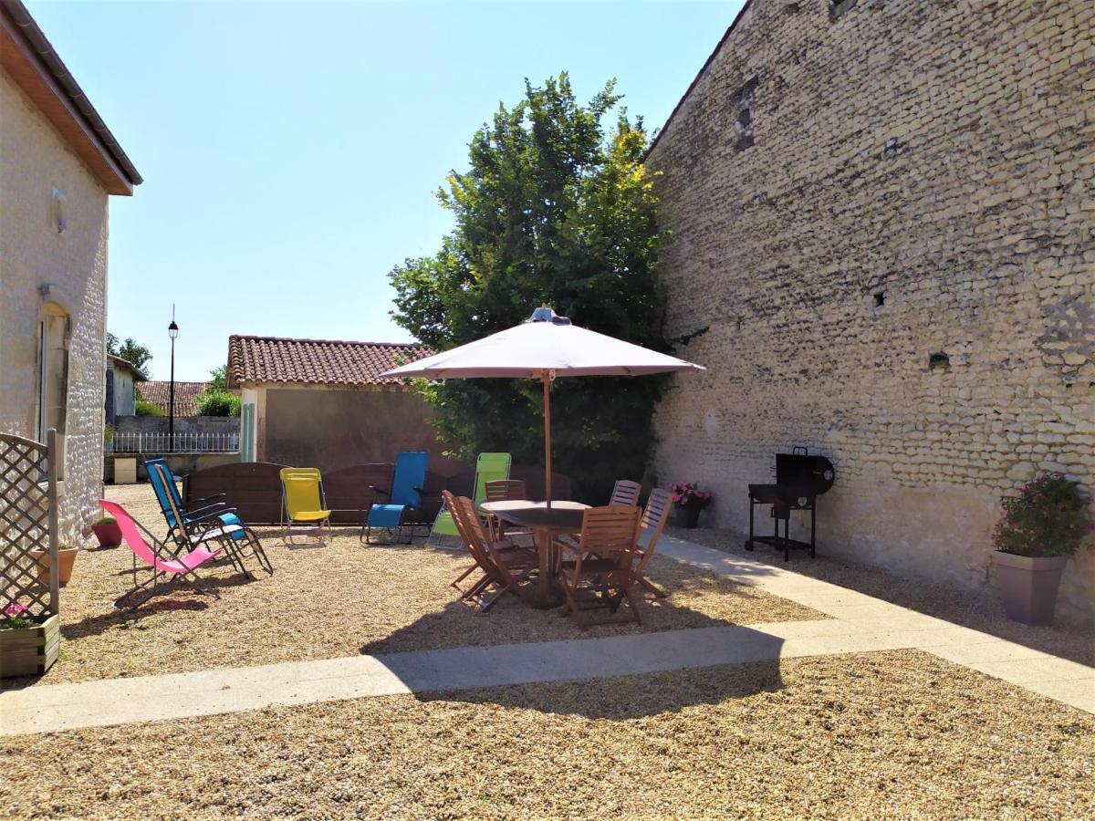 Saint-Seurin-de-Palenne Les Gites Du Vigneron Et Cd'H מראה חיצוני תמונה
