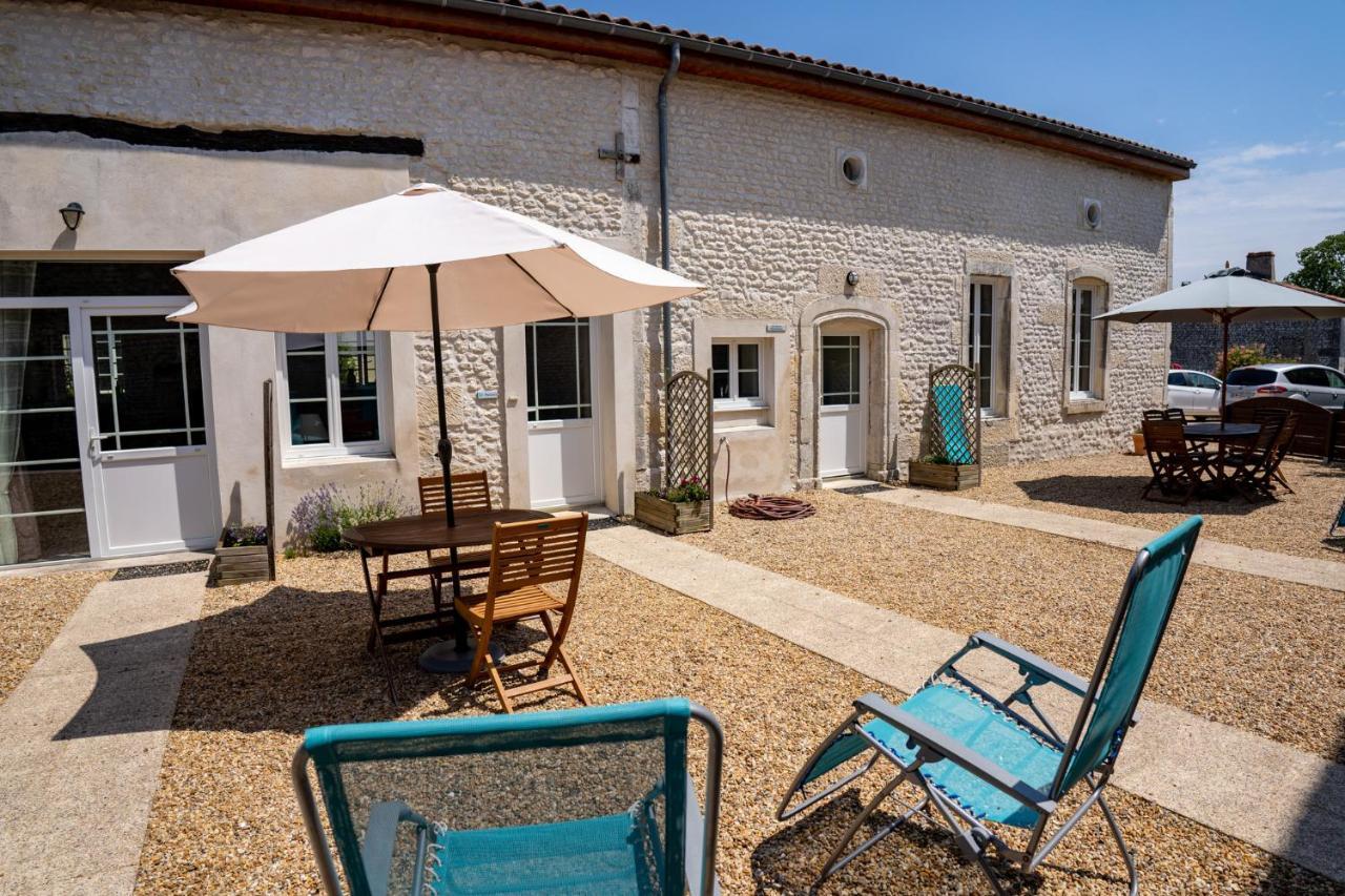 Saint-Seurin-de-Palenne Les Gites Du Vigneron Et Cd'H מראה חיצוני תמונה