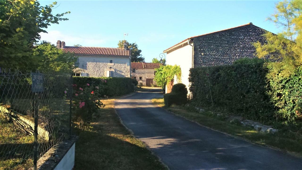 Saint-Seurin-de-Palenne Les Gites Du Vigneron Et Cd'H מראה חיצוני תמונה